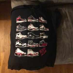 A black tee with vintage Jordan’s